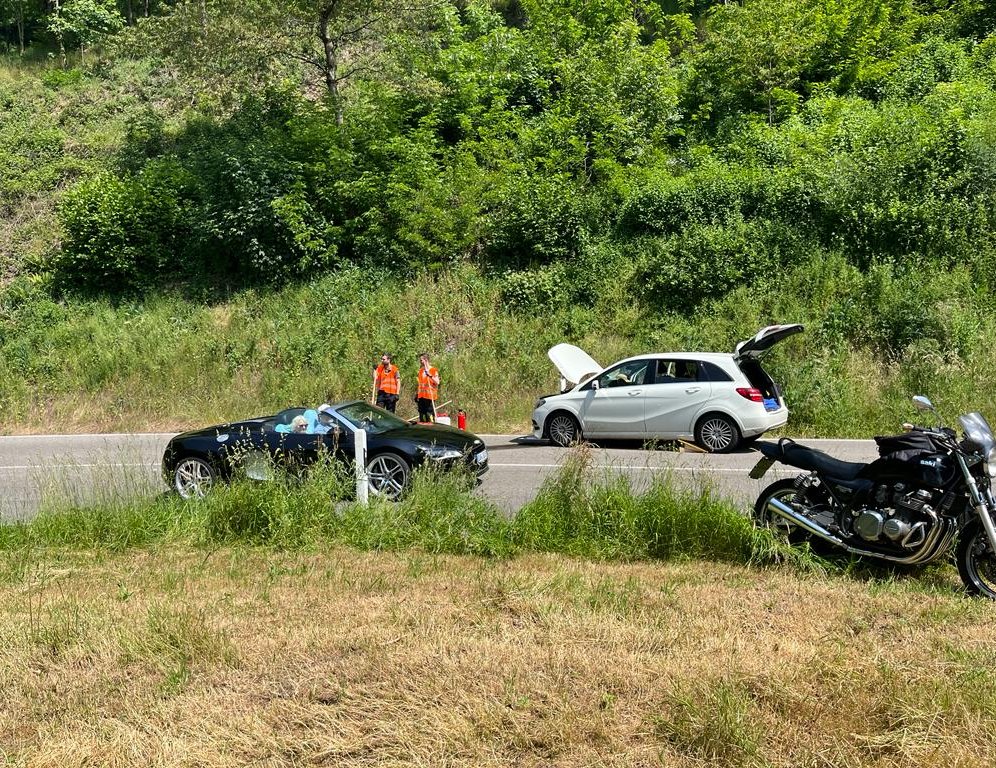 Absicherung nach Verkehrsunfall Freiwillige Feuerwehr Stegen Absicherung nach Verkehrsunfall Freiwillige Feuerwehr Stegen